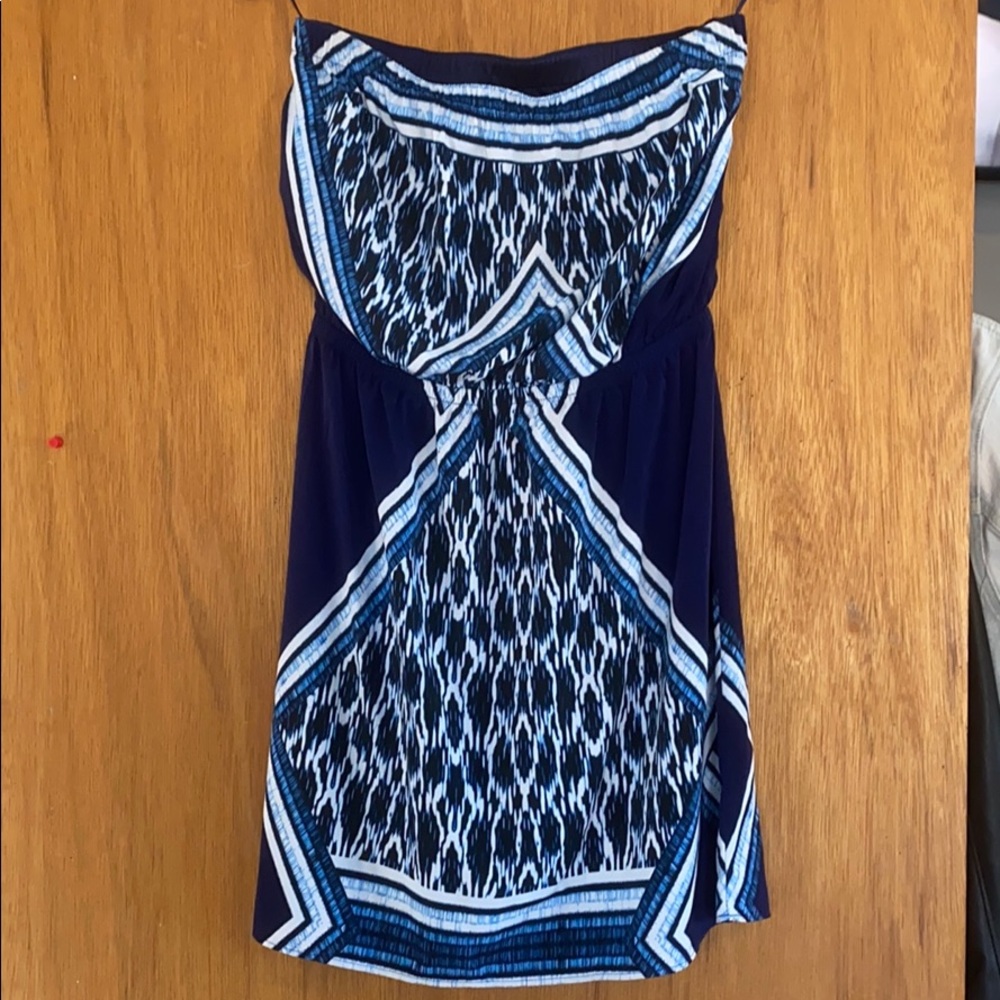Woman’s Strapless Dress